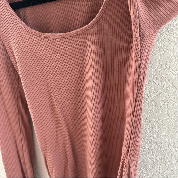 Abercrombie & Fitch Long-Sleeve Scoop-Neck Tee in terracotta red - Picture 3 of 6